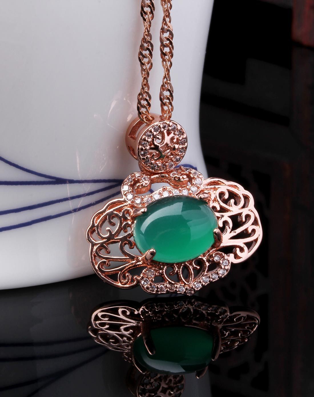 富丽心梦天然绿玛瑙合金镶嵌吊坠金色款