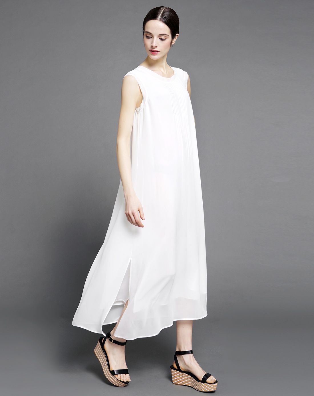 白色百搭真丝连衣裙
