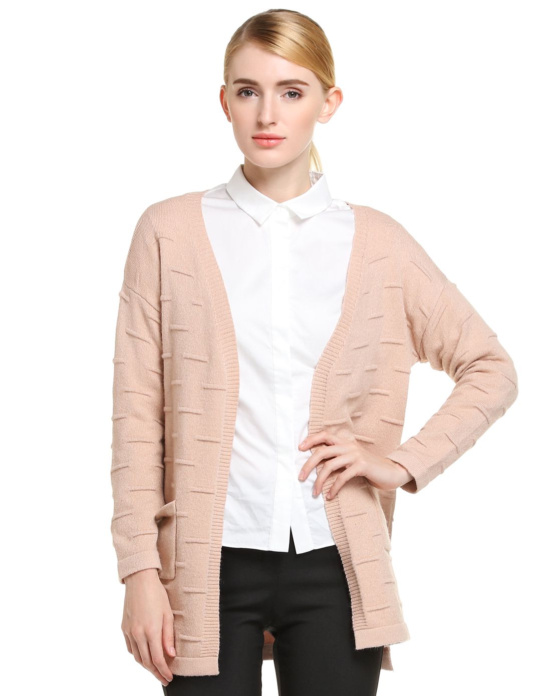 浅粉色时尚经典开襟针织衫