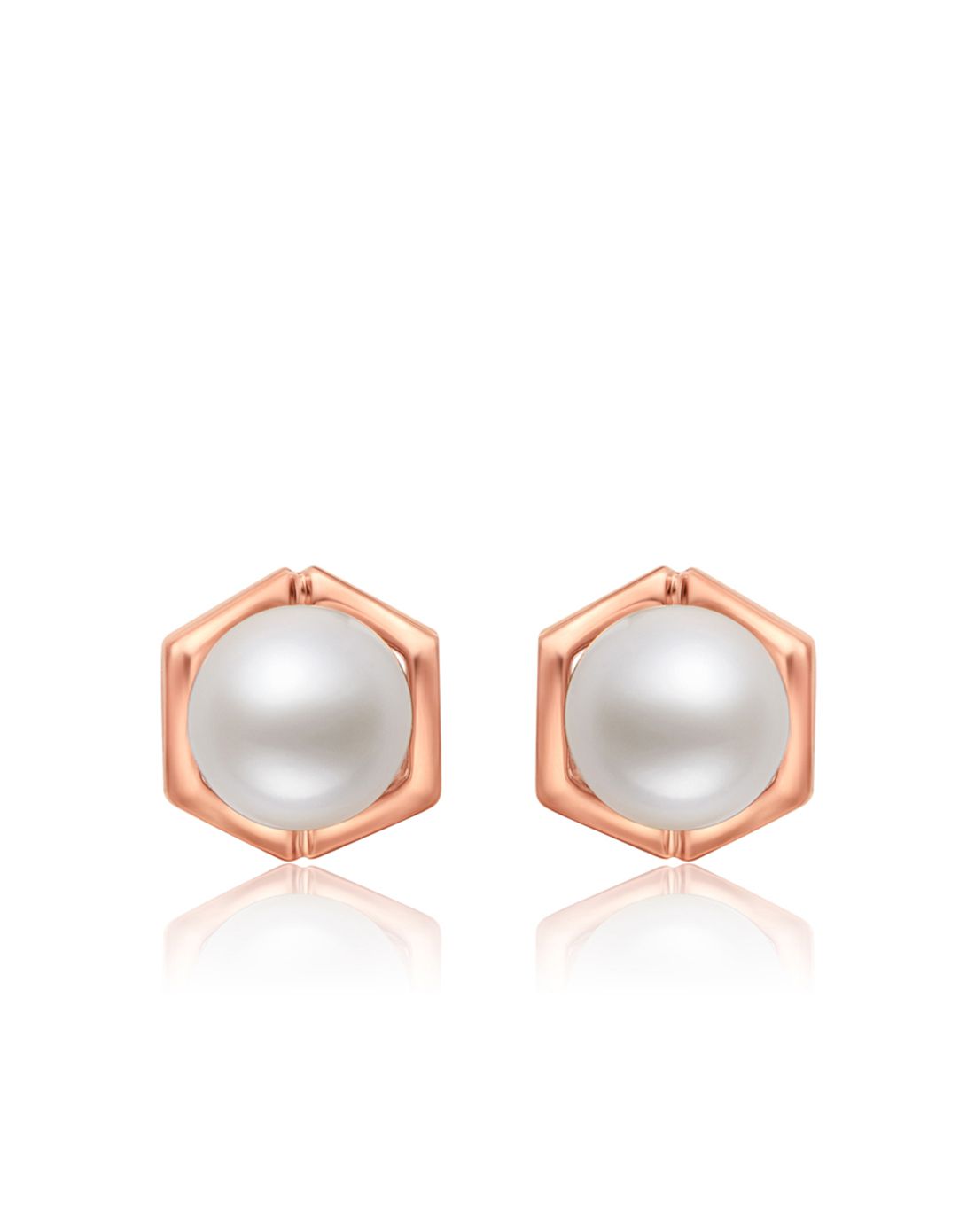 周大福 简约时尚珍珠k金耳饰