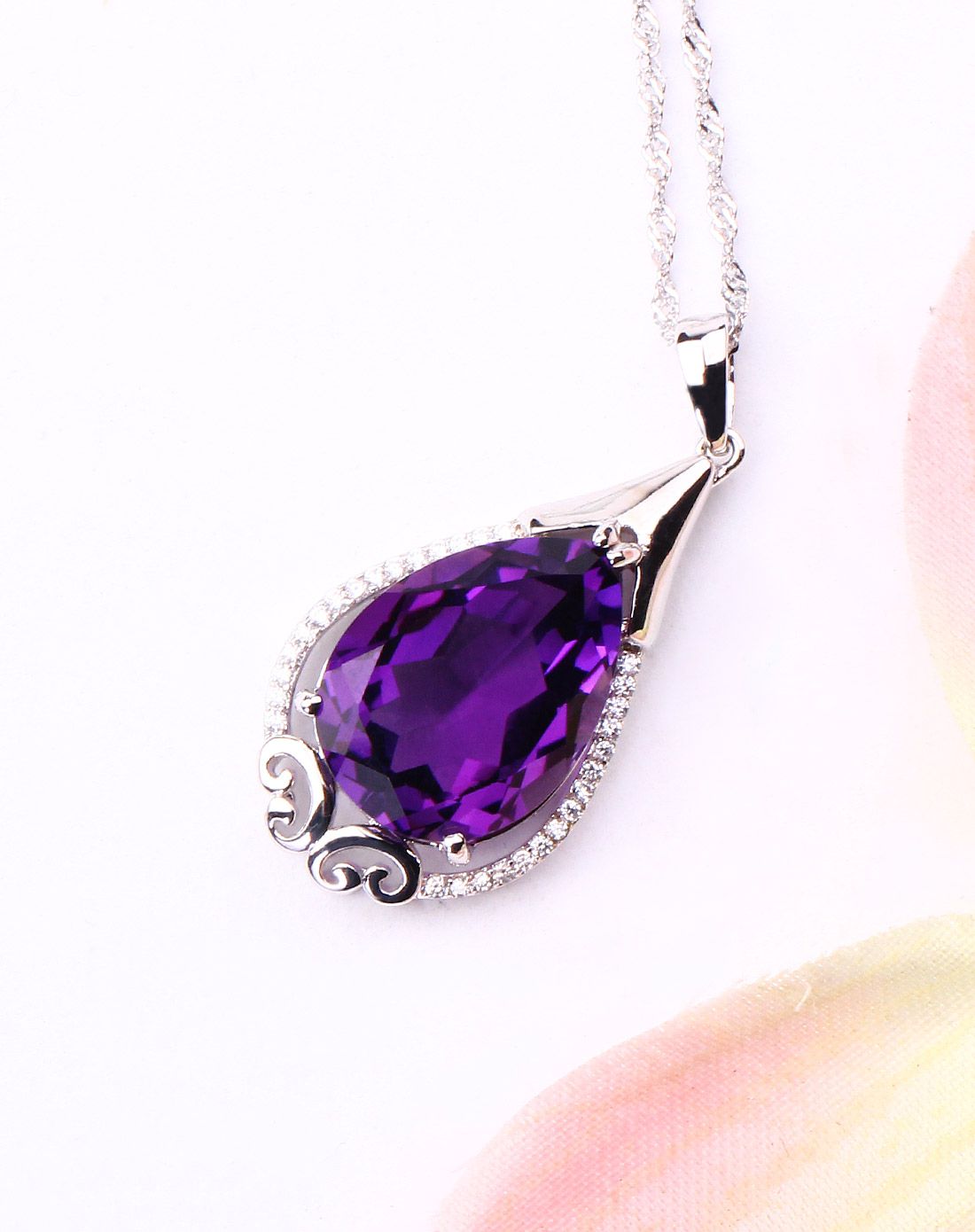 卓凡珠宝 浪漫神秘紫水晶水滴形吊坠项附证书)