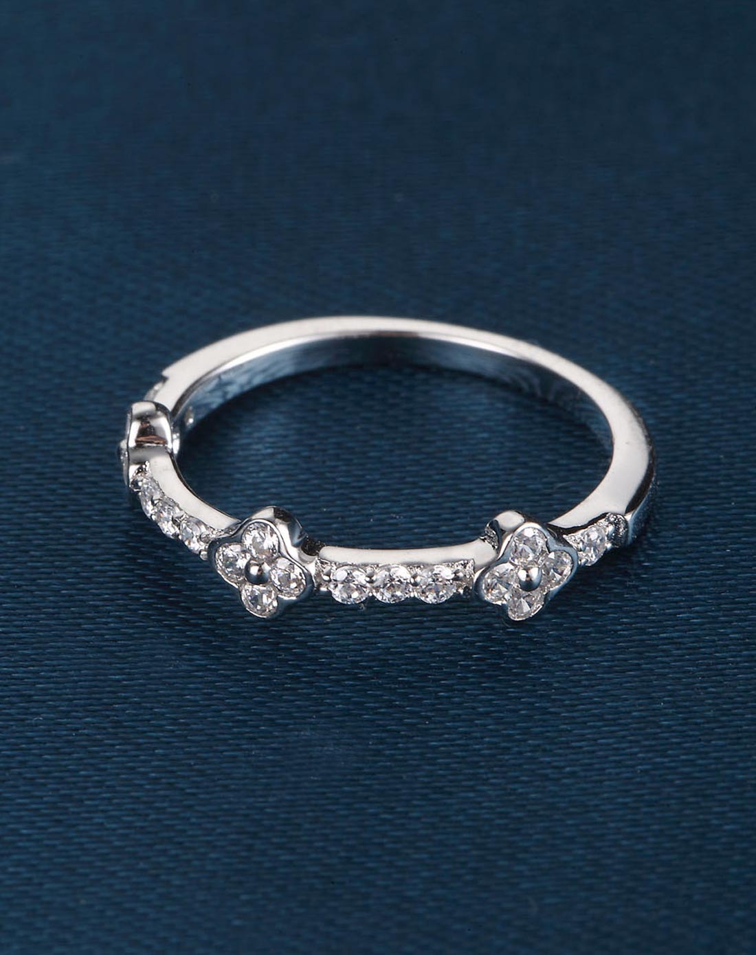 戒指女纯银镶嵌宝石施华洛世奇图片