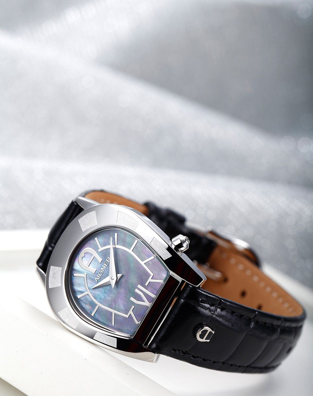 aigner 瑞士原装贝母石英女表赠送黑色牛皮皮带