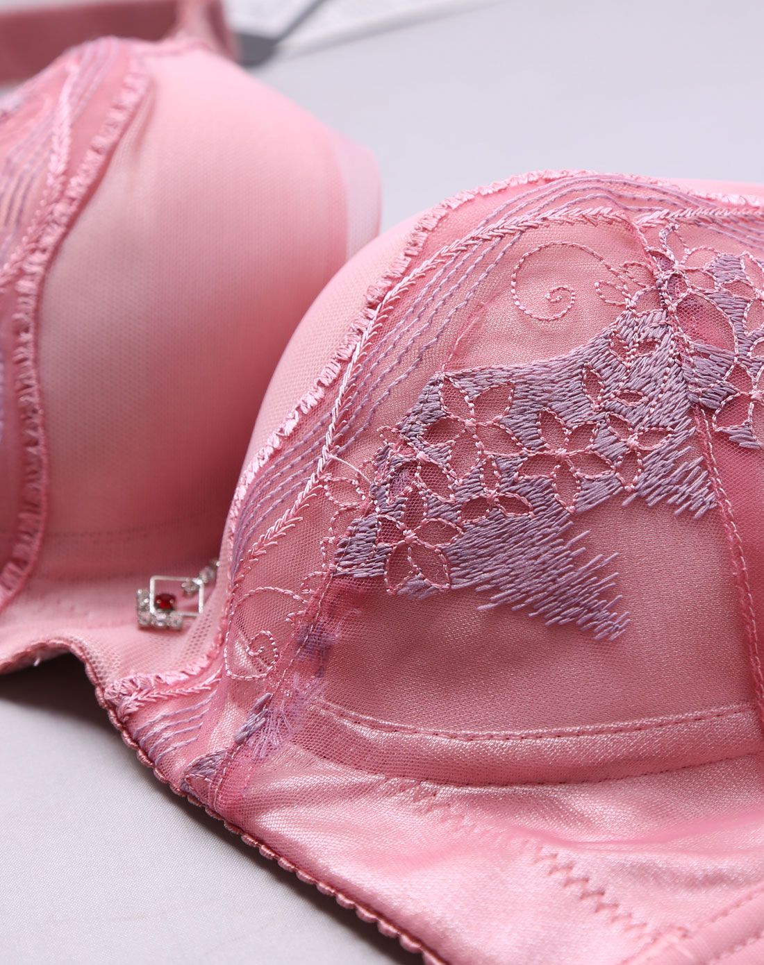 粉色夏娃之恋舒适聚拢3/4薄杯文胸