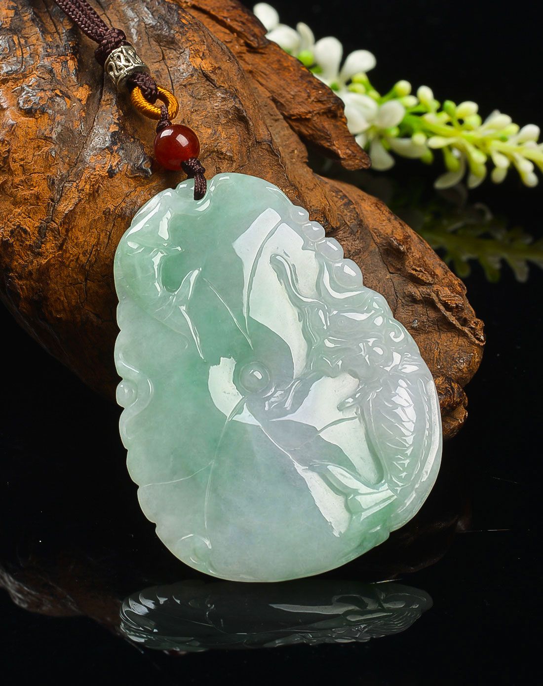 糯种莹润翠色出人头地天然翡翠a货挂件