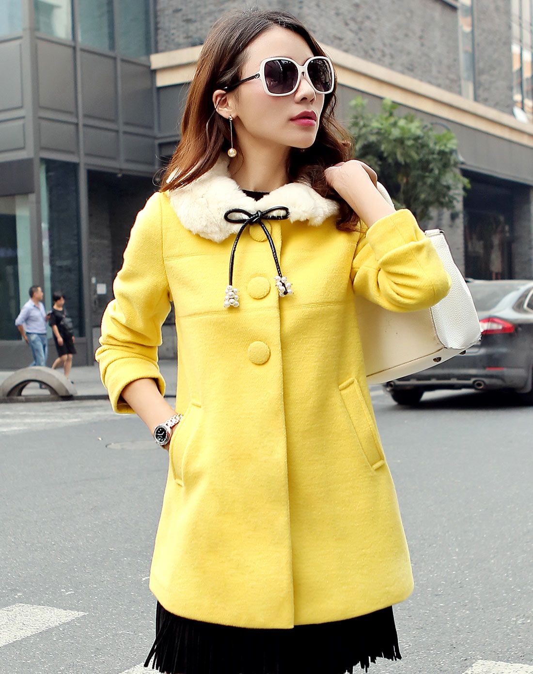 女款黄色长袖大衣
