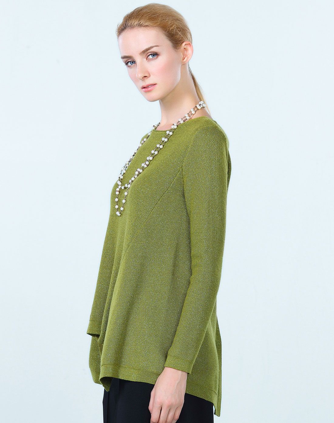 秋香绿时尚优雅女人圆领毛衫