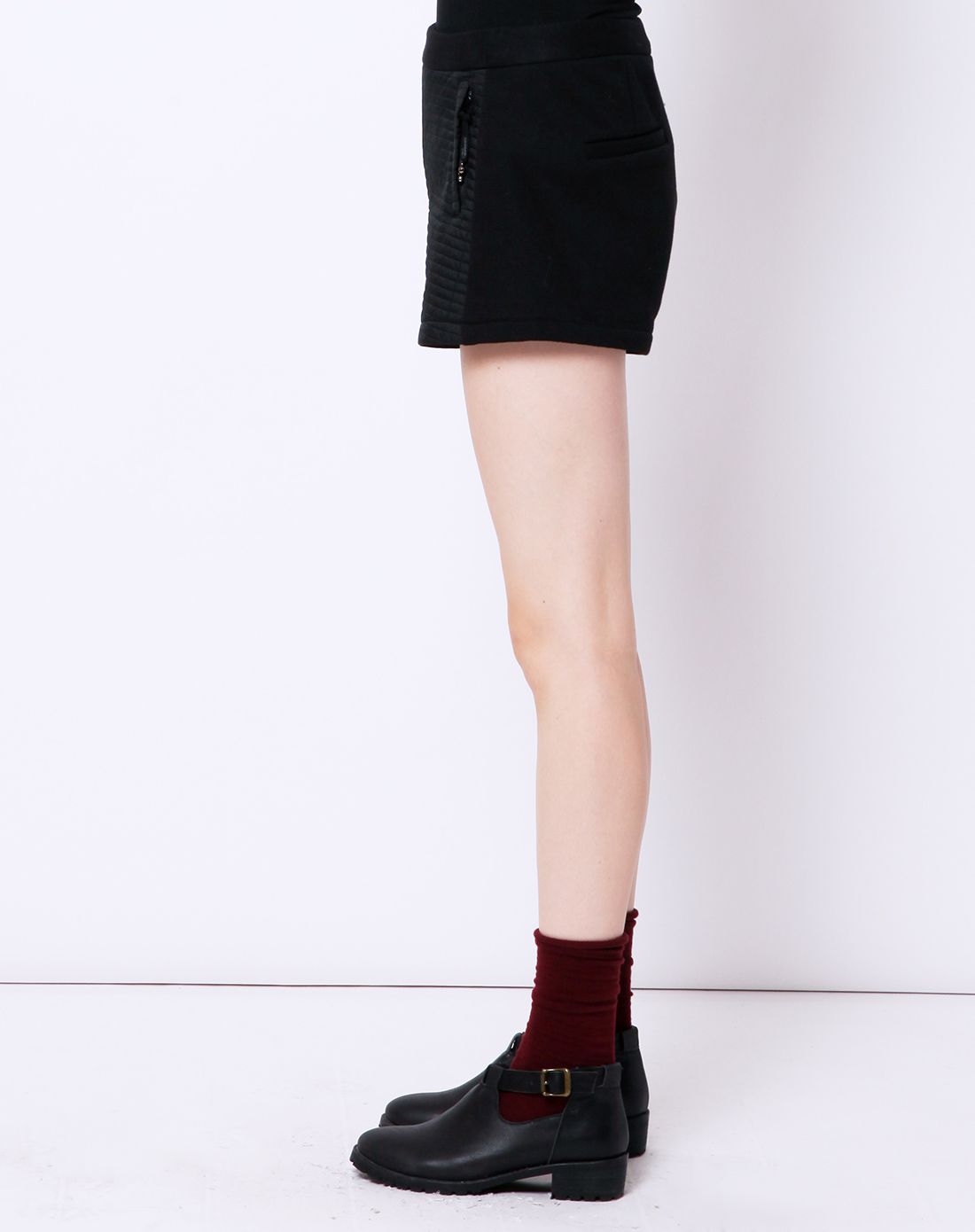 女款黑色绗棉拼接短裤