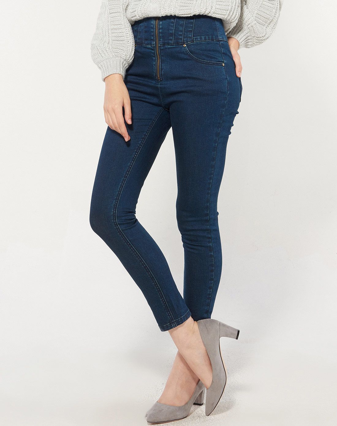 深蓝修身牛仔裤