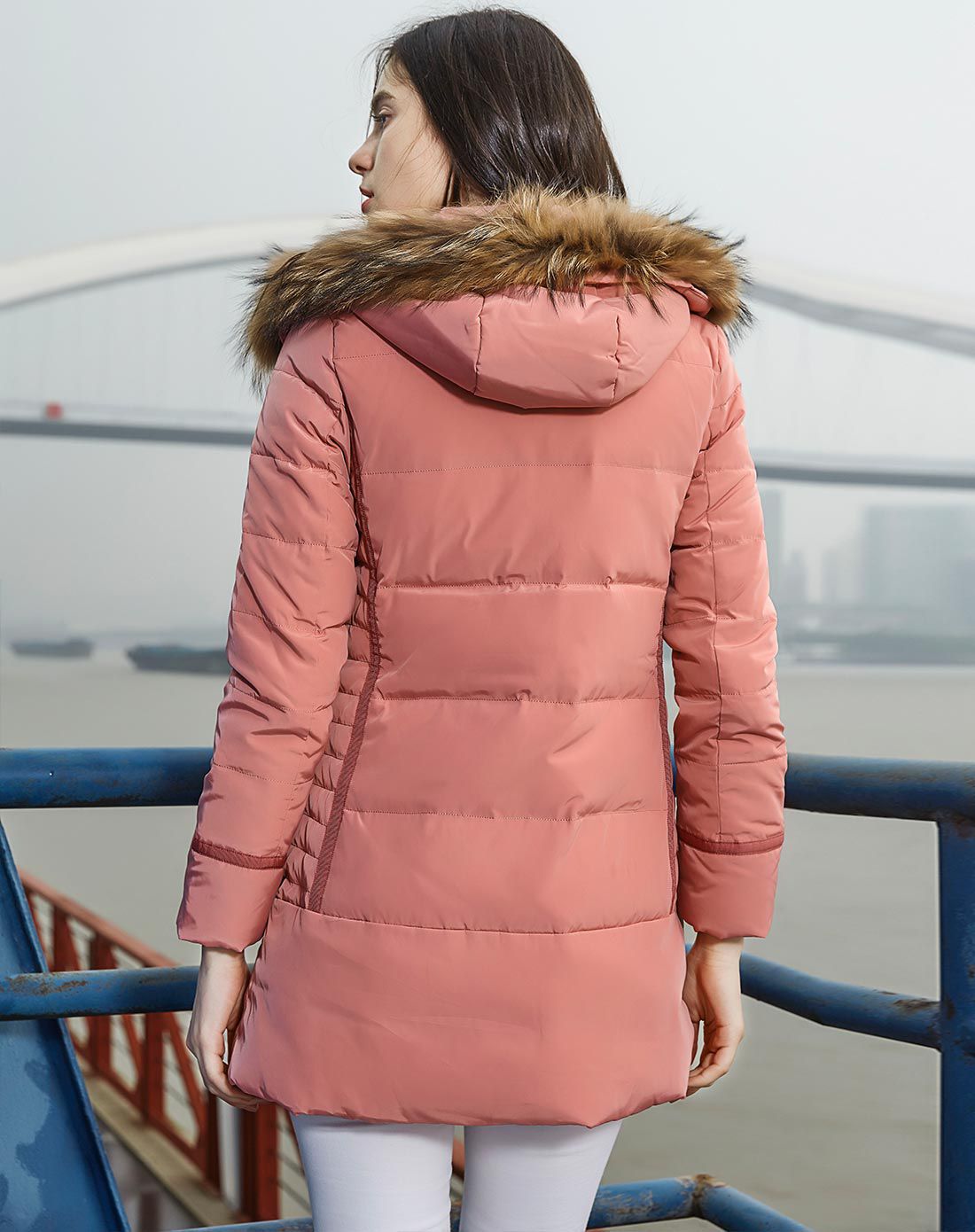 女款暗粉色连帽多袋长袖中长款羽绒服