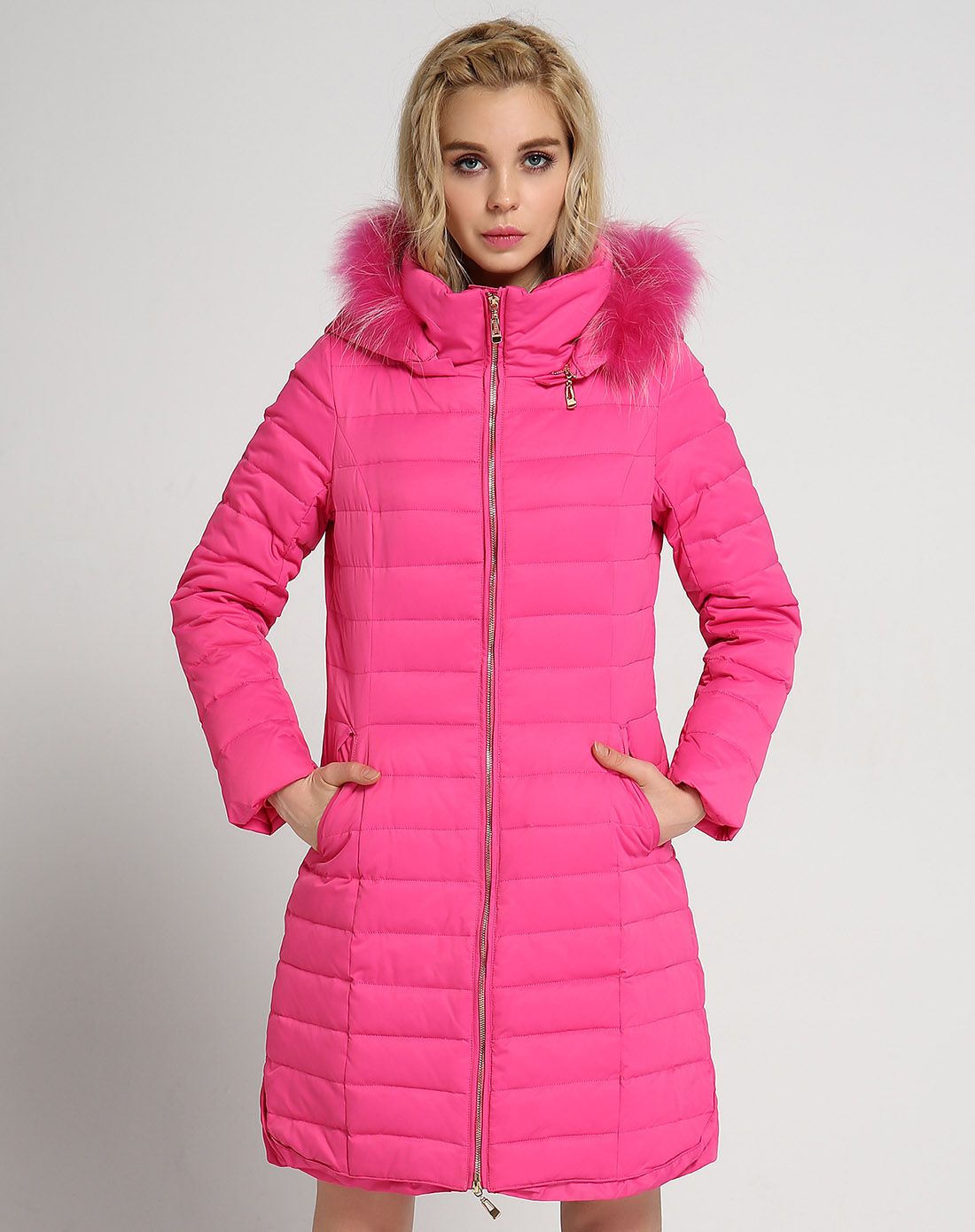 简约玫红色貉子毛领长款羽绒服