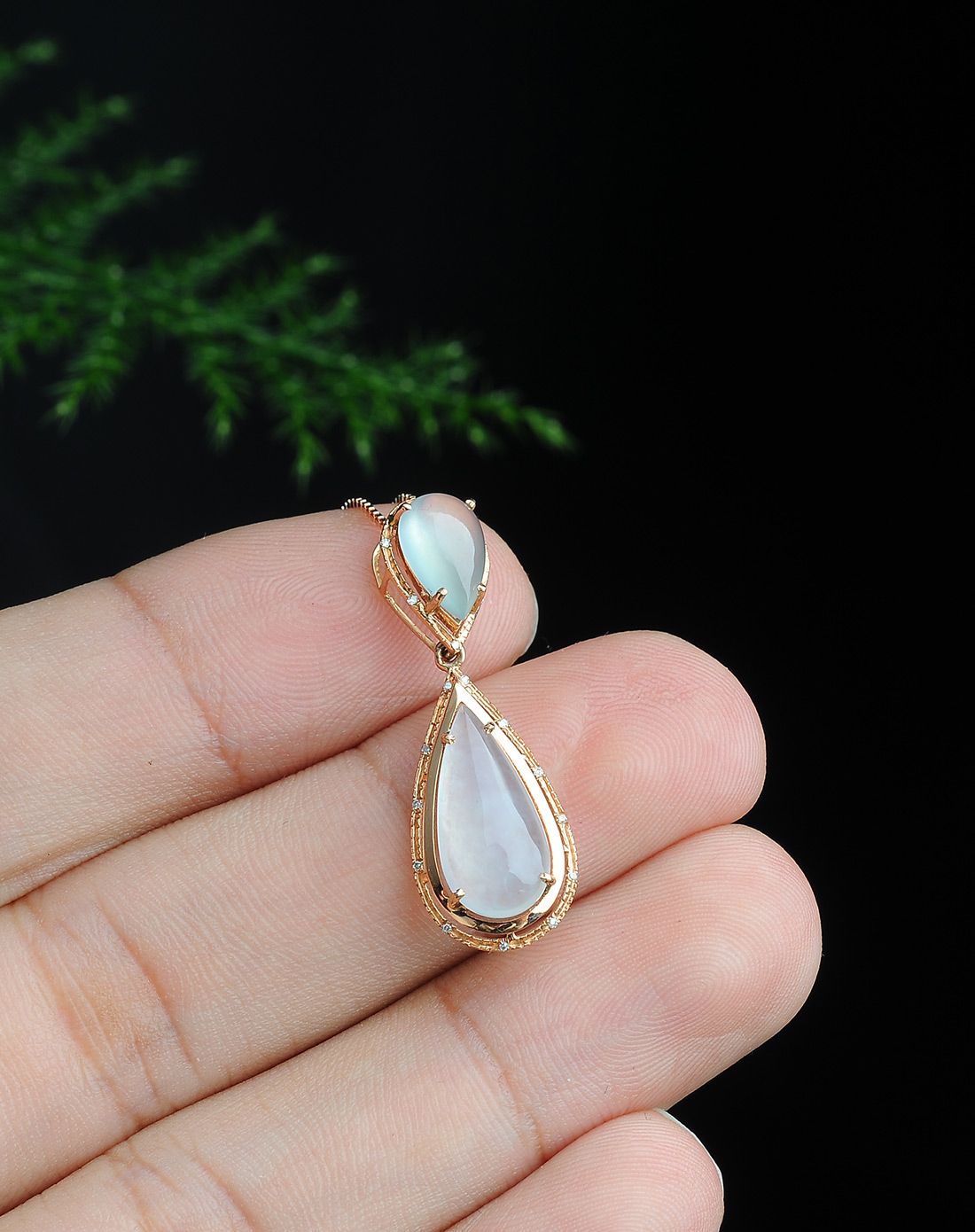 18k金镶嵌a货翡翠水滴吊坠(附证书)