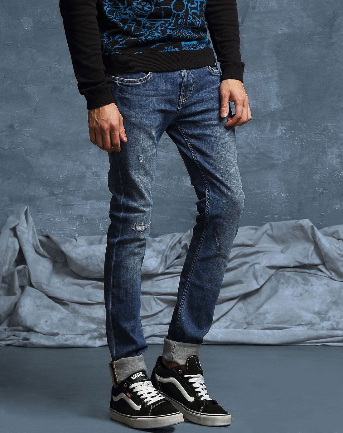 蓝色百搭流行中腰牛仔长裤