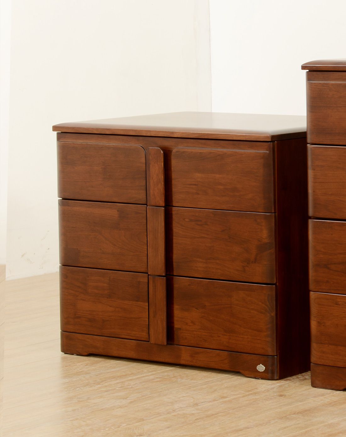 华日家居胡桃色胡桃楸木实木三斗柜