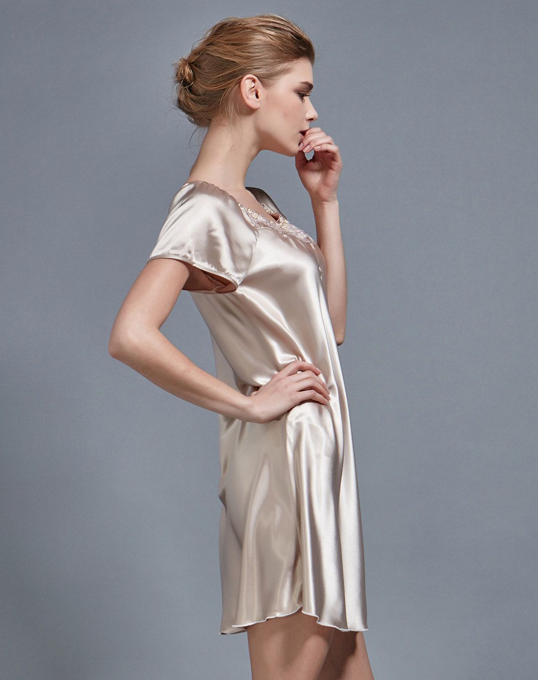 香妃色优雅蕾丝短袖睡裙