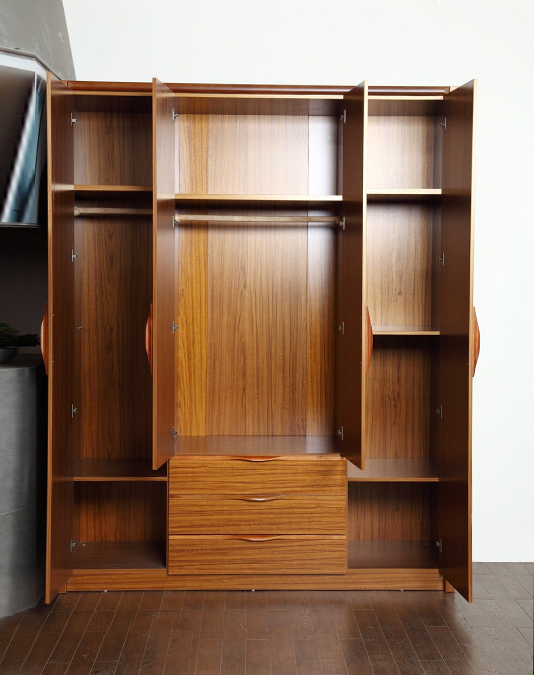 现代简约木框架四门衣柜