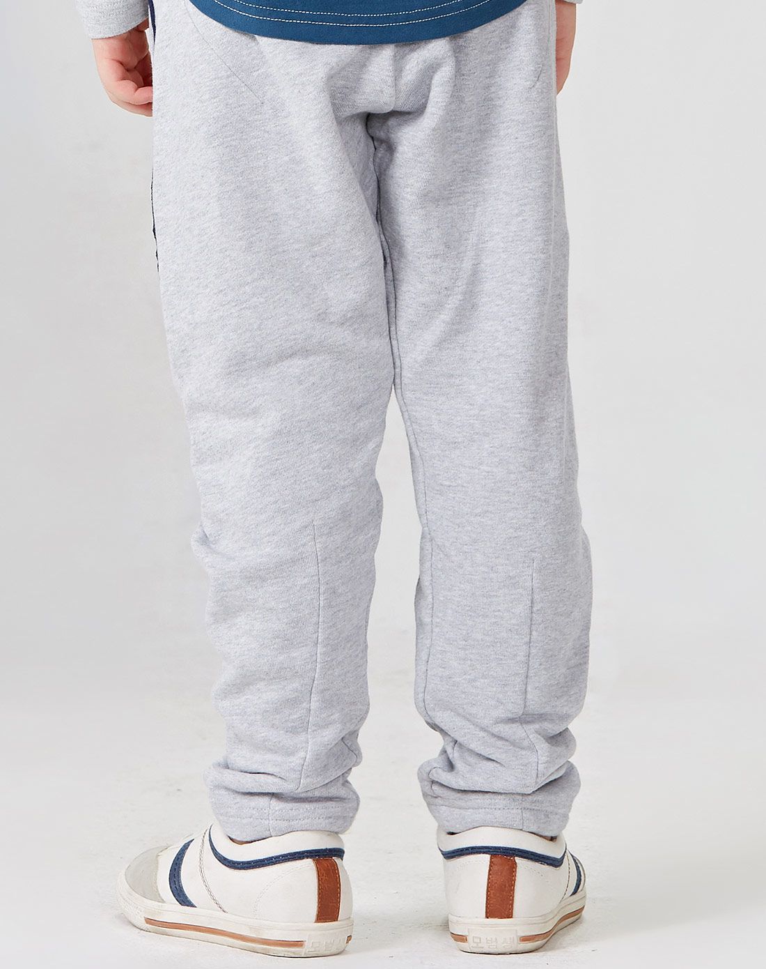 男童浅麻灰o型针织裤