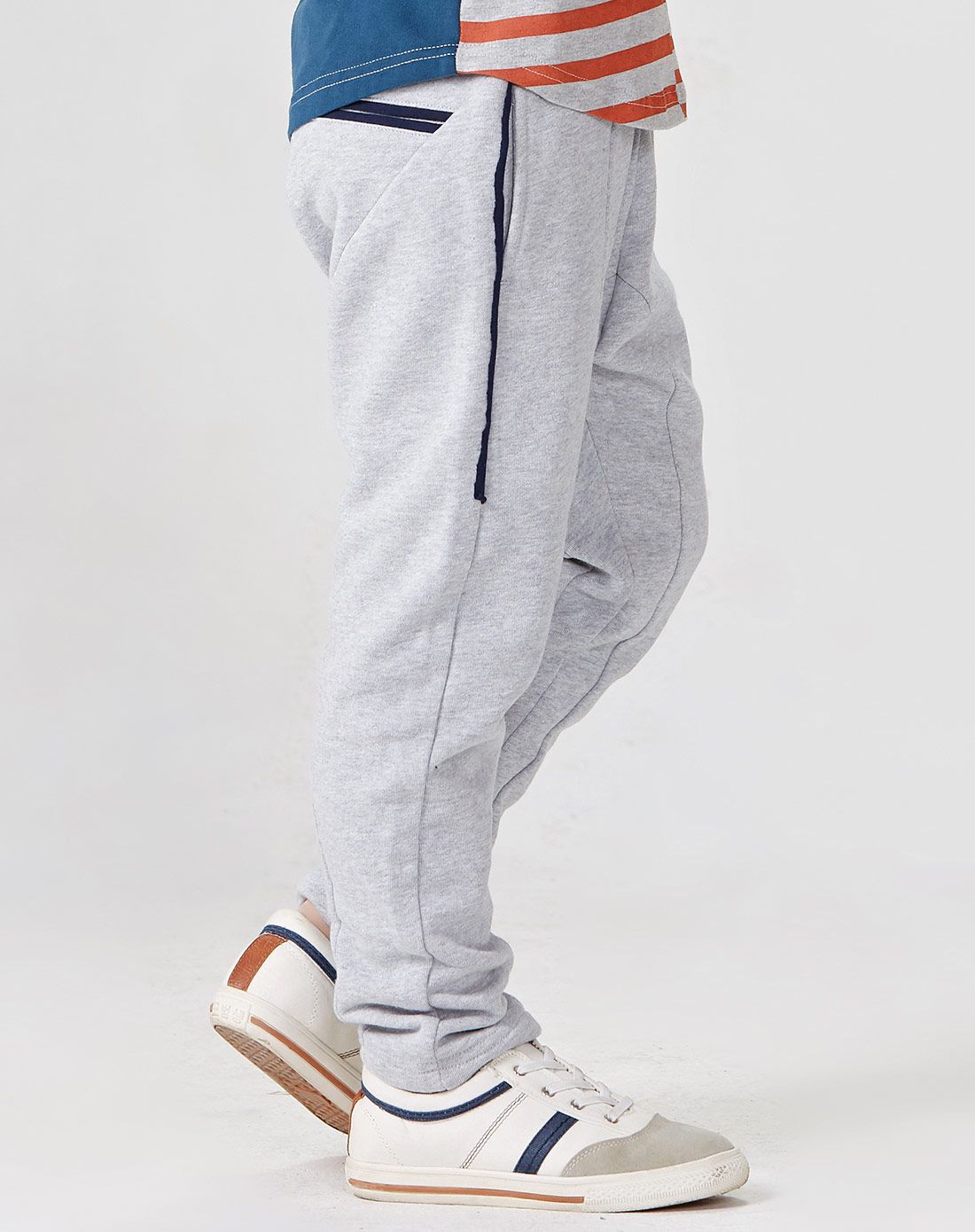 男童浅麻灰o型针织裤