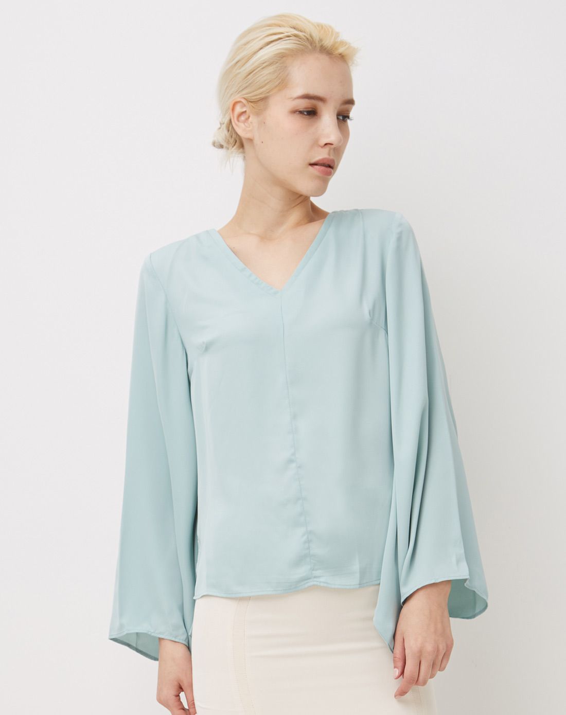 浅豆绿时尚优雅纯色宽袖雪纺衫