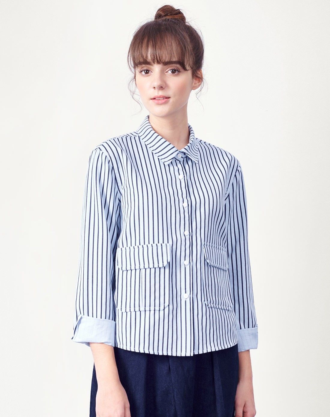 蓝色竖条纹海军风长袖衬衫