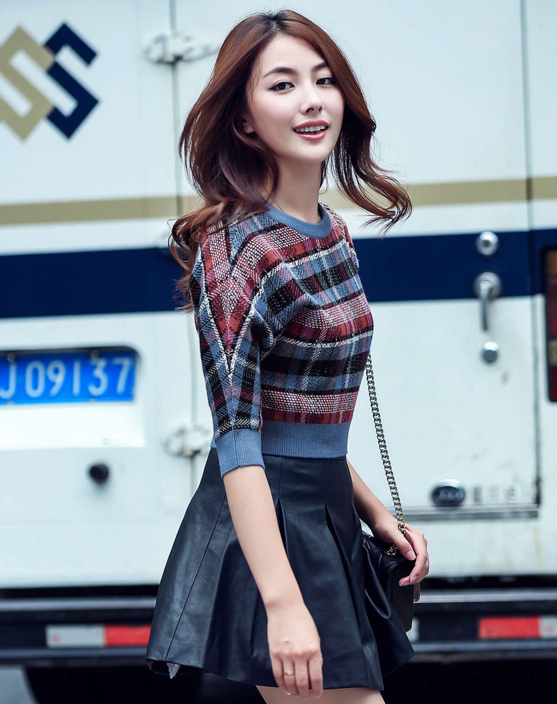 ladyangel 彩色圆领提花合体短毛衣