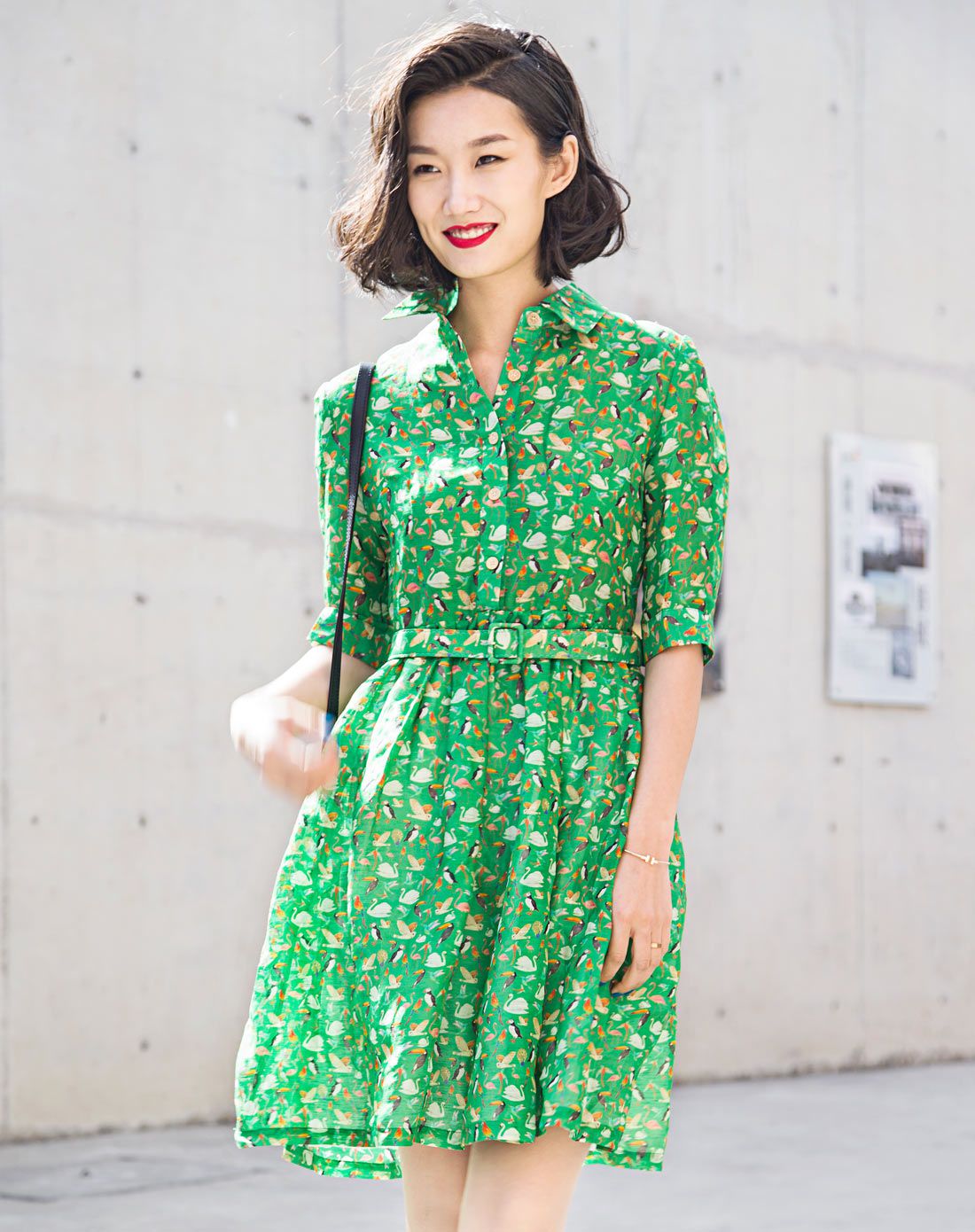 女绿色小翻领印花收腰连衣裙