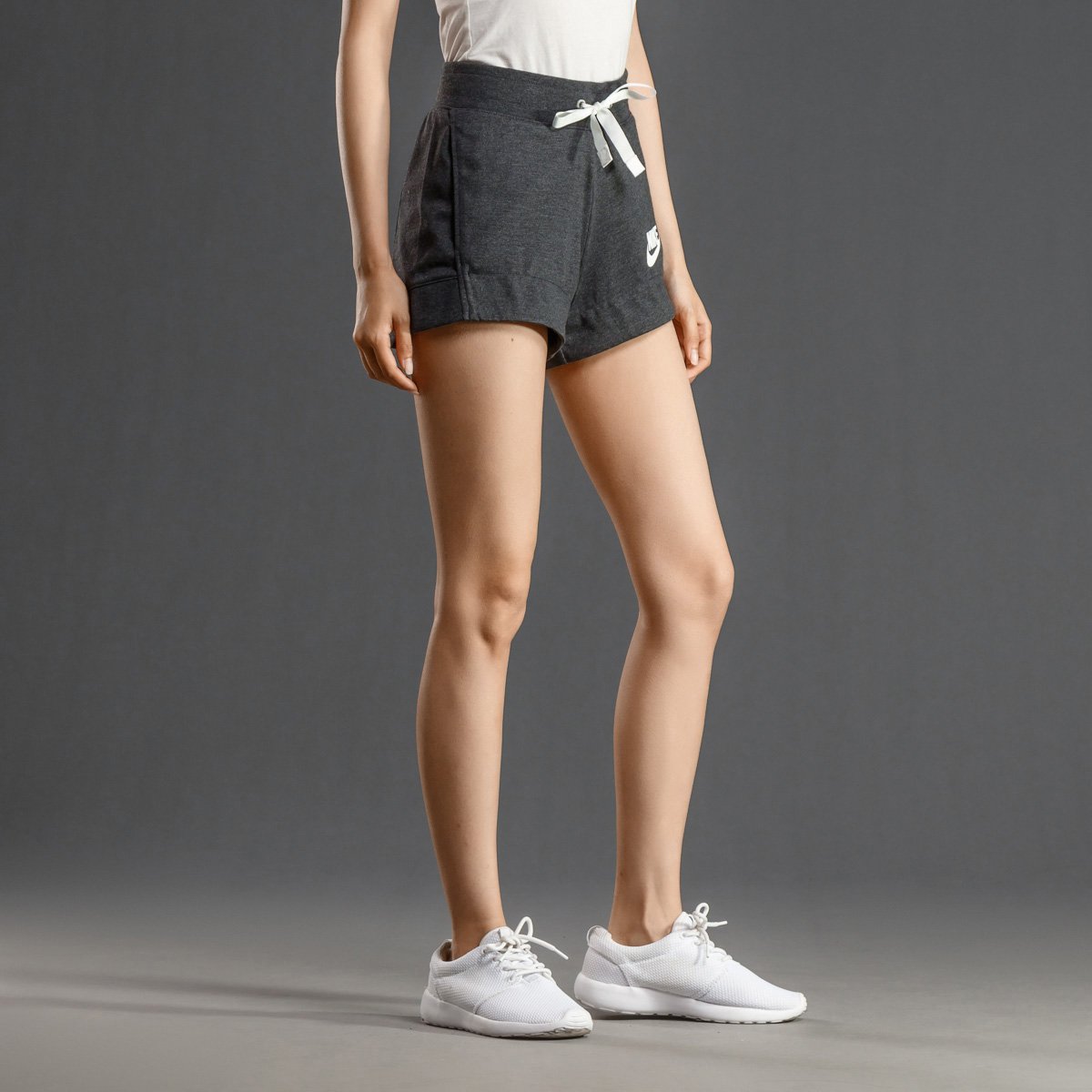 耐克nike 排汗透气 女款运动短裤