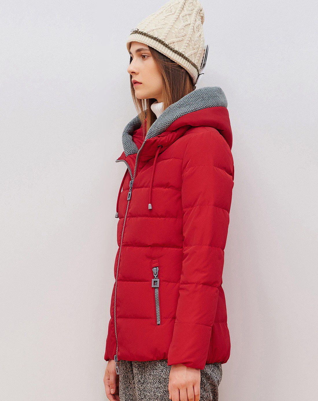 殷红色简约百搭羽绒服
