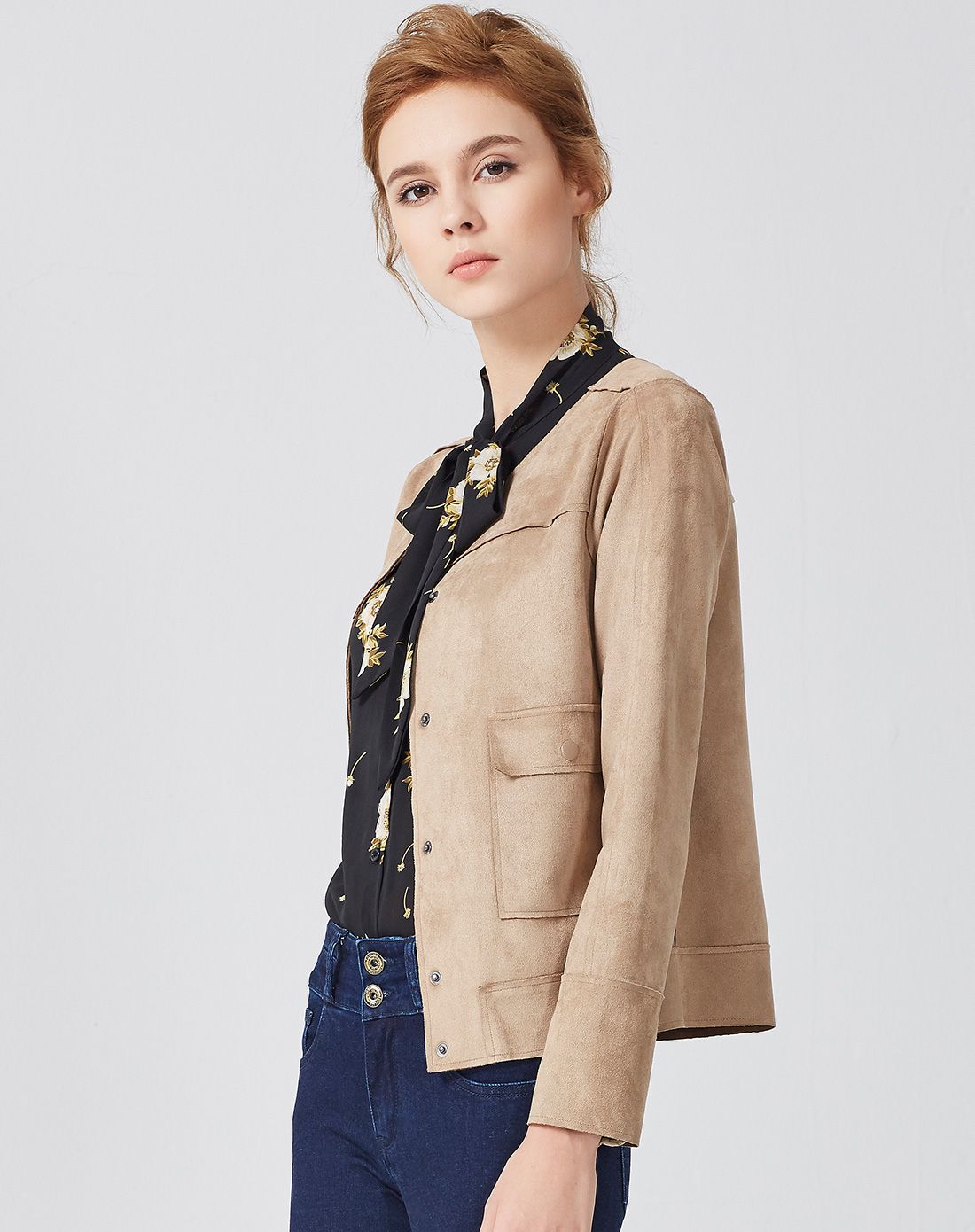 浅卡其色仿麂皮绒短款外套