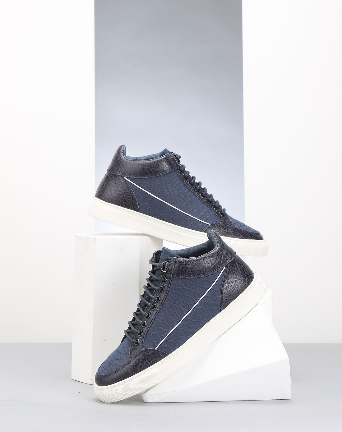 卡丹路cardanro 蓝色牛皮革运动休闲波仔鞋