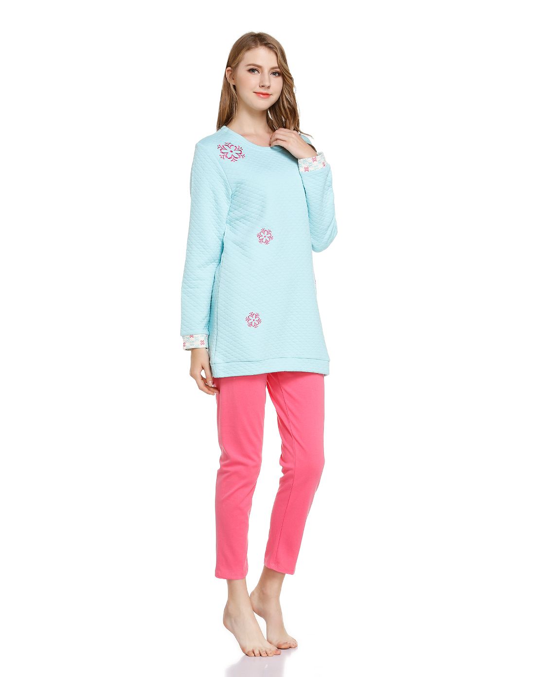 侬媚儿女款粉蓝/粉红色简洁绣花长袖家居服套装