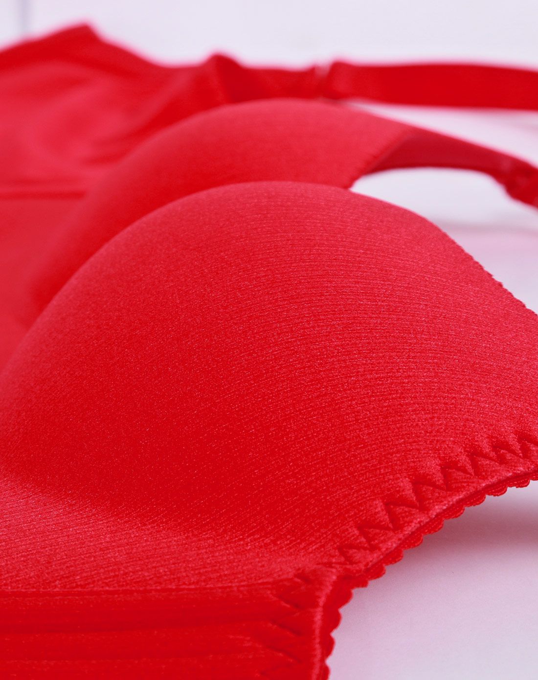 晶莹华彩喜庆红拉丝光面无钢圈聚拢调整型文胸