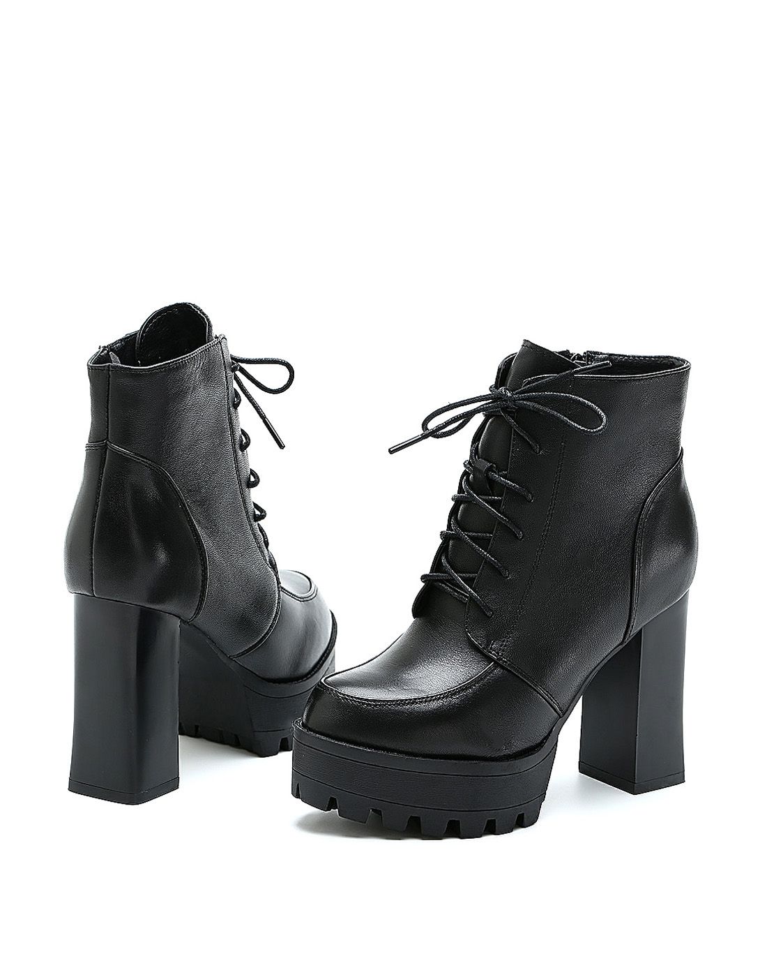 黑色时尚女式靴子