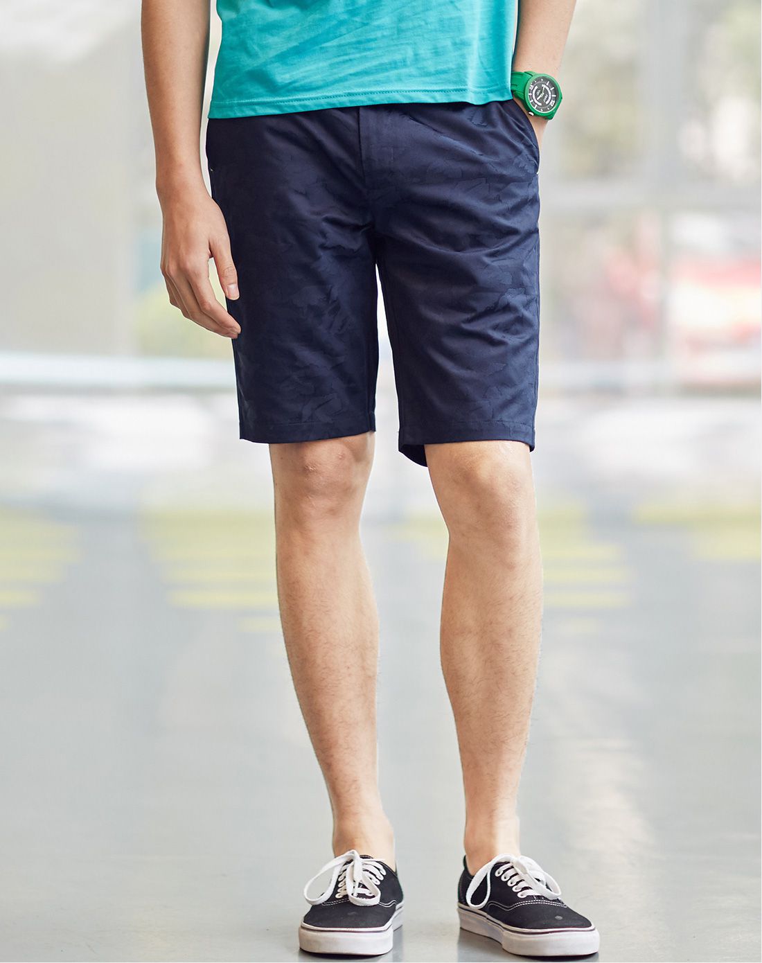 藏蓝色休闲插袋短裤