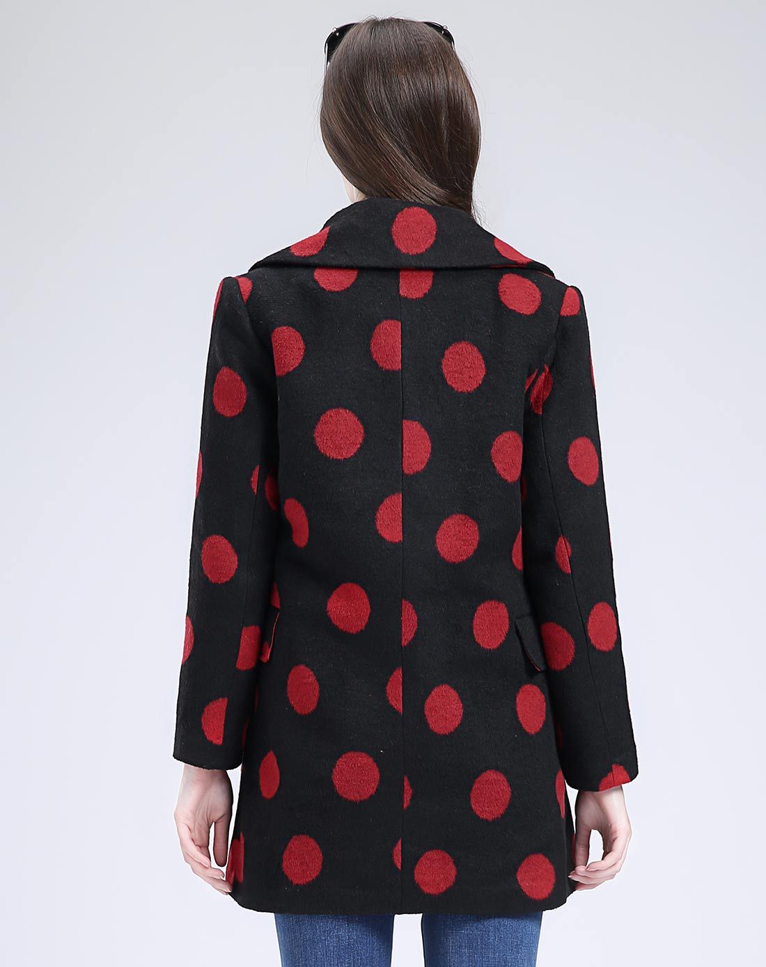 黑底红点毛呢外套
