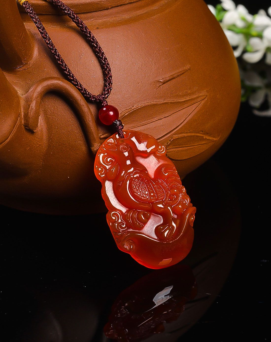 红玉髓十二生肖吊坠