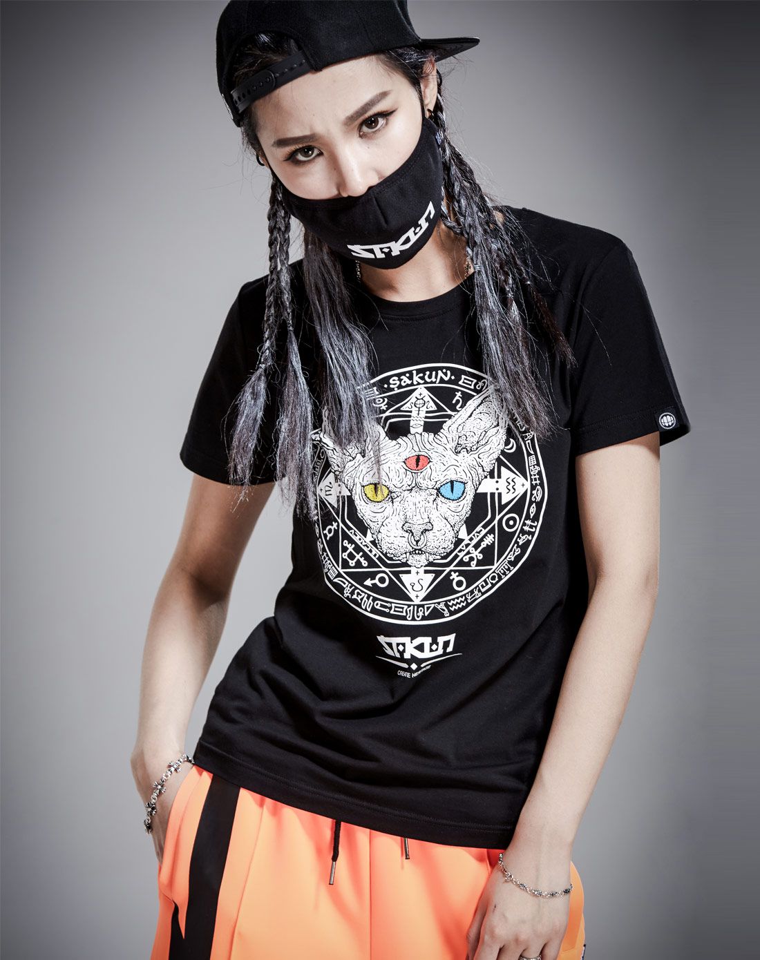 韩国潮牌 女款黑色短袖t恤 炫酷潮搭