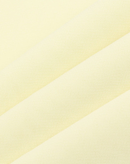 浅黄色长袖衬衫