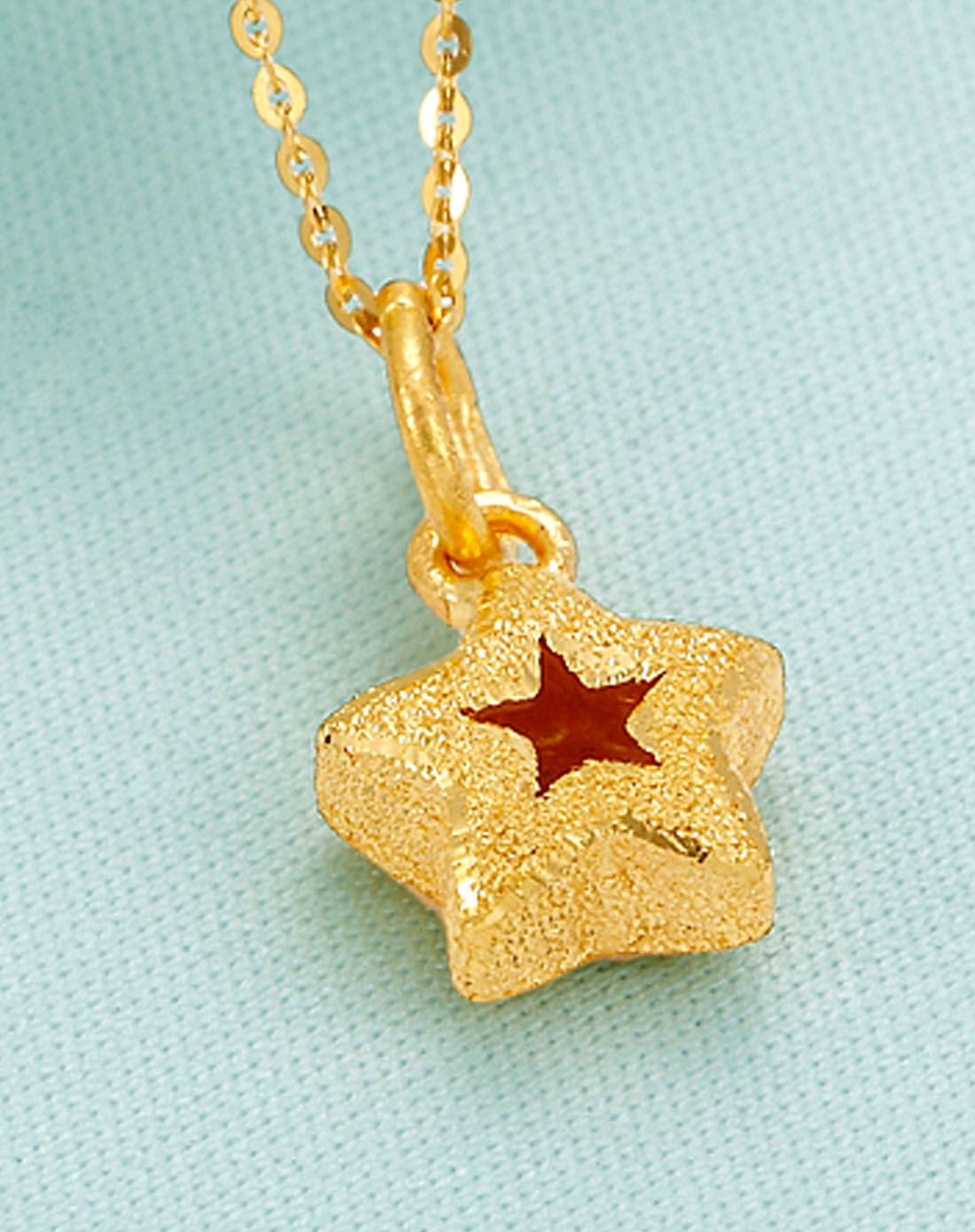 钉砂五角星黄金吊坠(不含项链)(约1.27克)