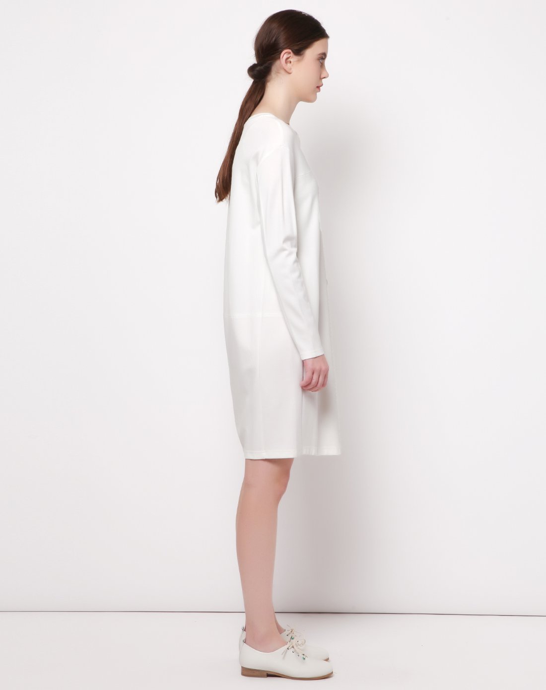 女款本白结构分割连衣裙