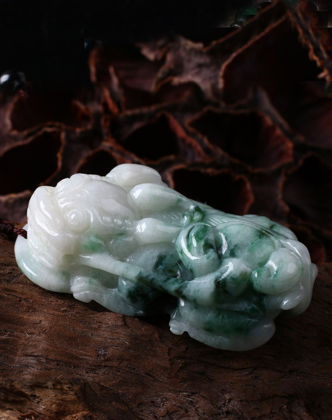 飘绿八面玲珑貔貅翡翠吊坠(附证书)