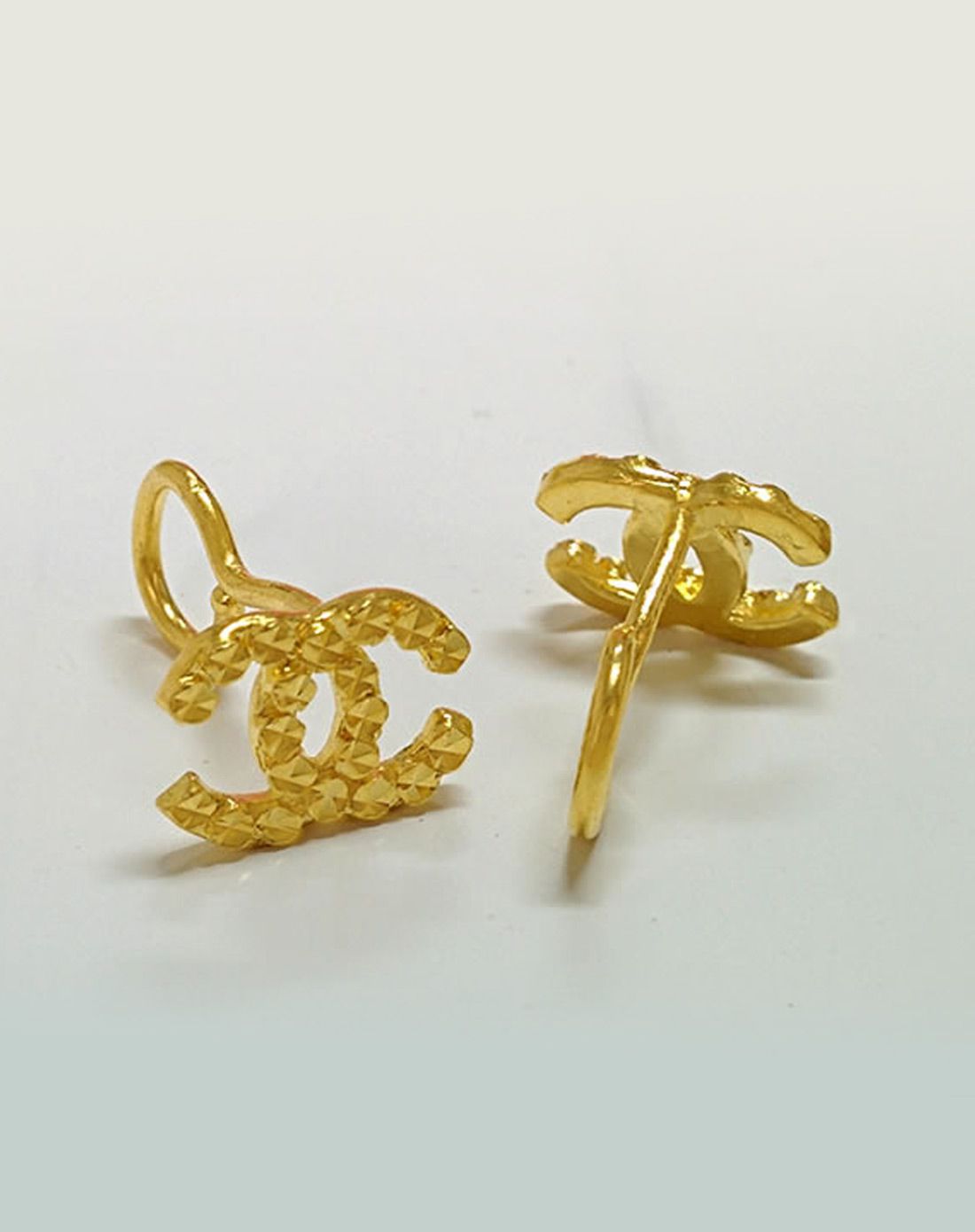 张万福 香奈儿 足金香奈儿标志小耳钉(一对)