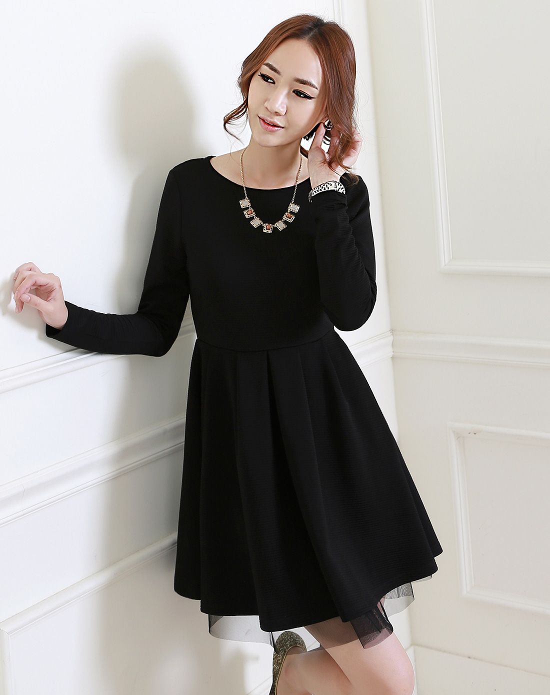 黑色长袖连衣裙