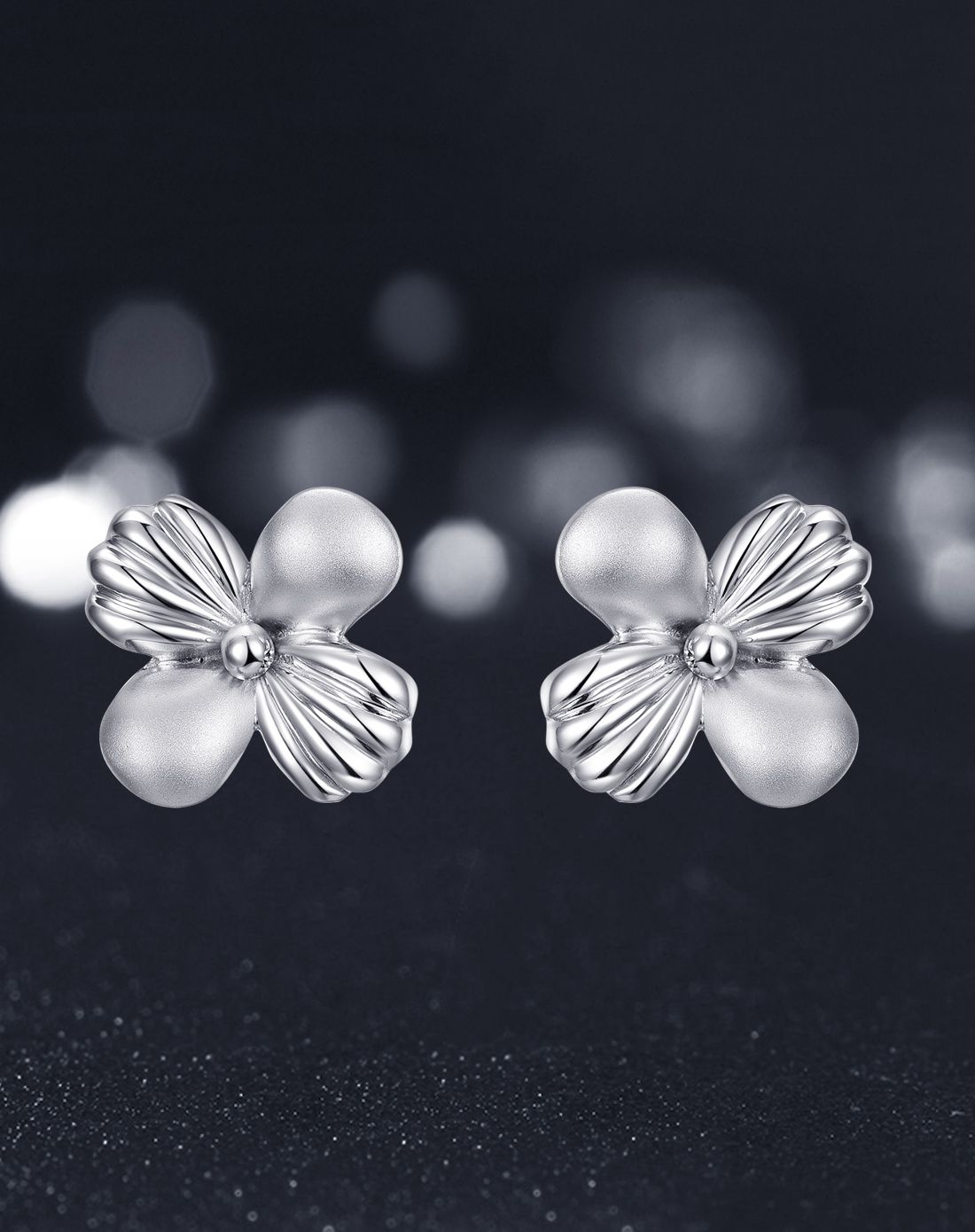 宝亨达 铂金pt950时尚精致花朵耳钉 计价2.45g