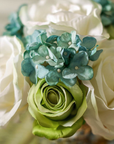 罗温玫瑰绣球花配玻璃花瓶整体花艺