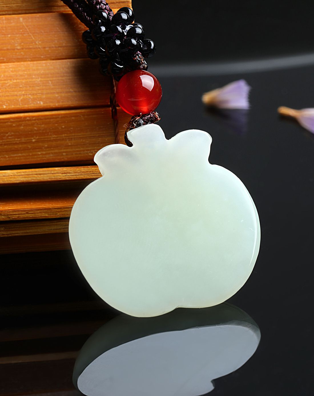 金万年 天然优质和田白玉苹果吊坠