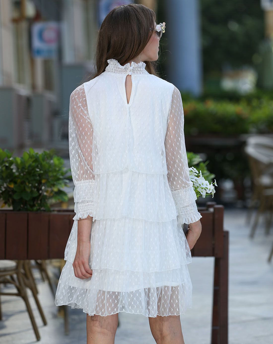 孕妇白色网纱蛋糕层连衣裙
