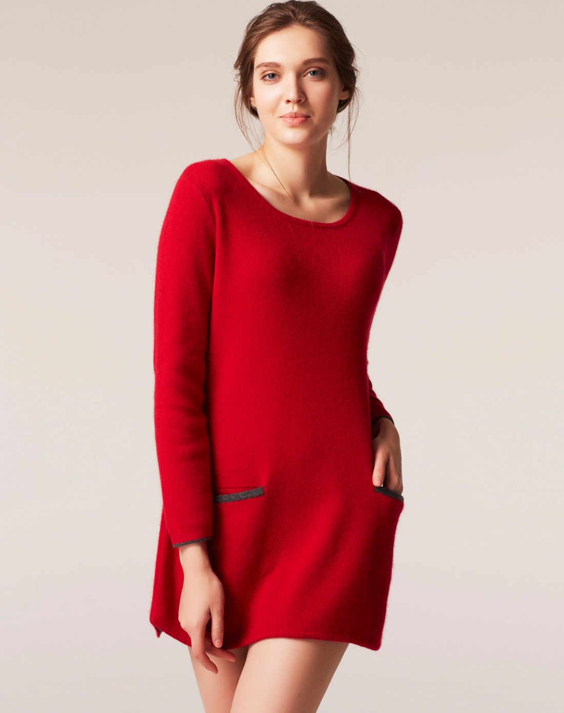 女士红色羊绒带兜女长款羊绒衫