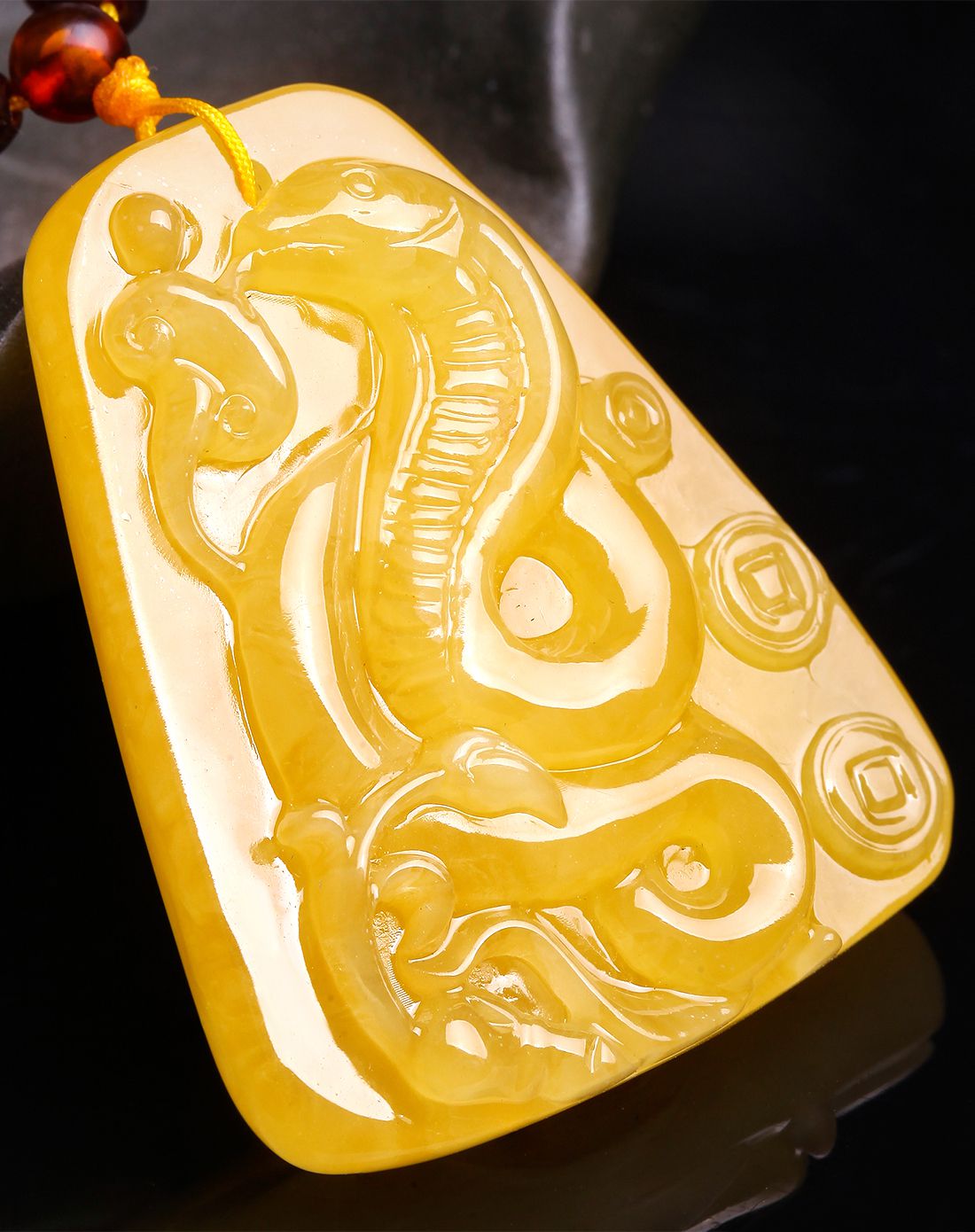 温莎 油黄蜜蜡生肖蛇琥珀吊坠11.3g附证书