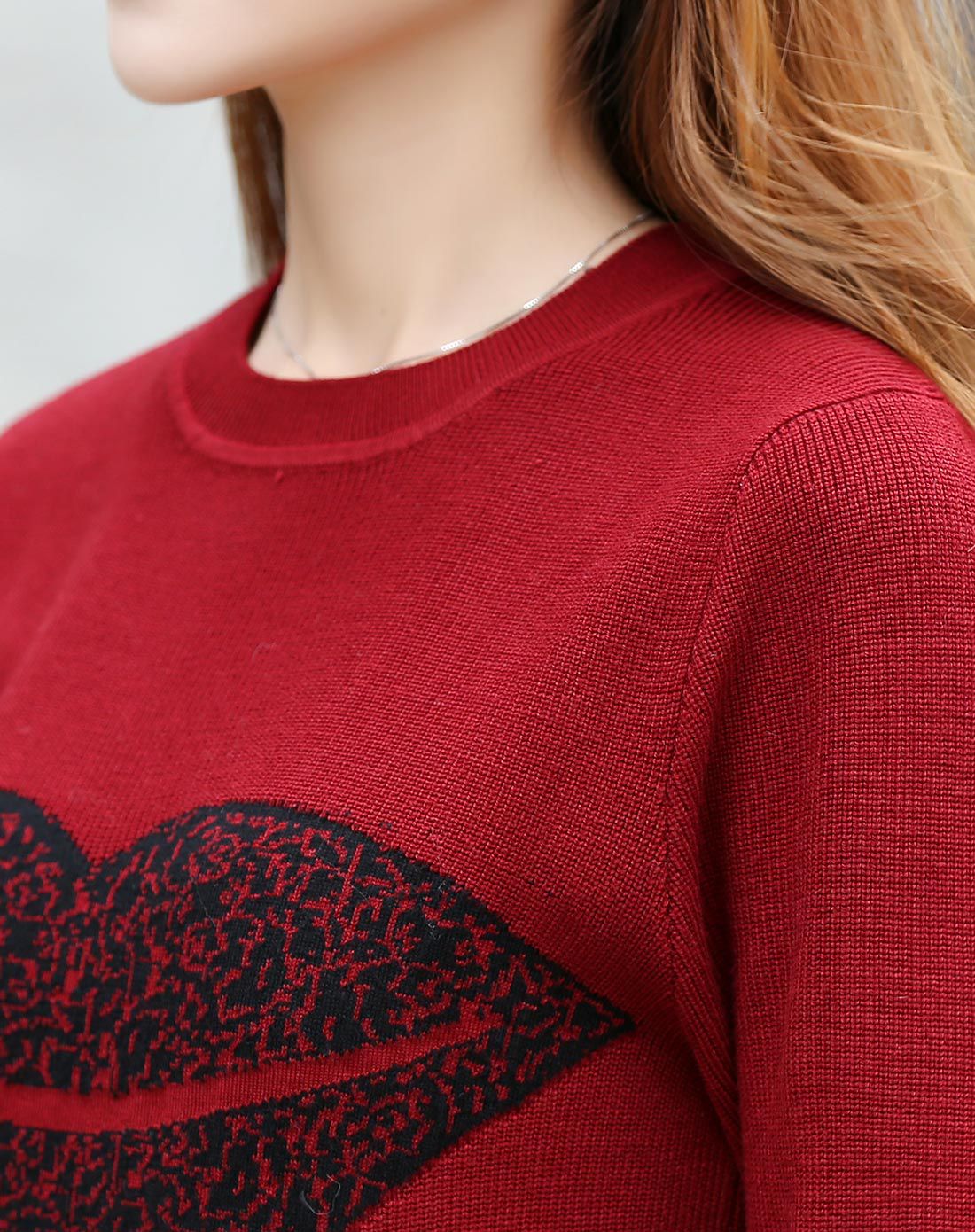 女款红黑色调嘴唇图案毛衣